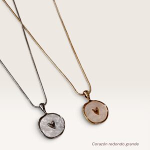 Cadena con dije nacarado