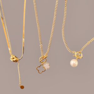 Collar con diferentes cadenas y dijes