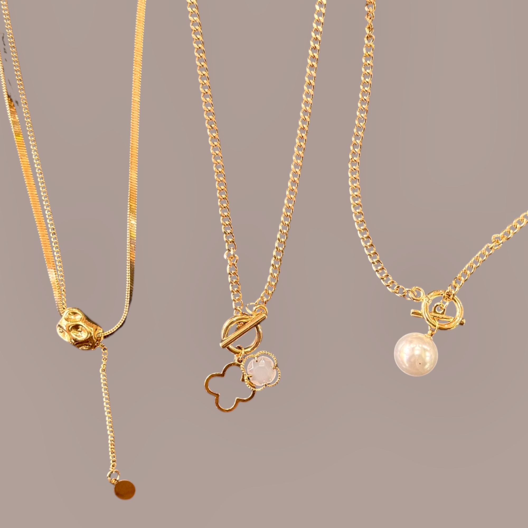 Collar con diferentes cadenas y dijes