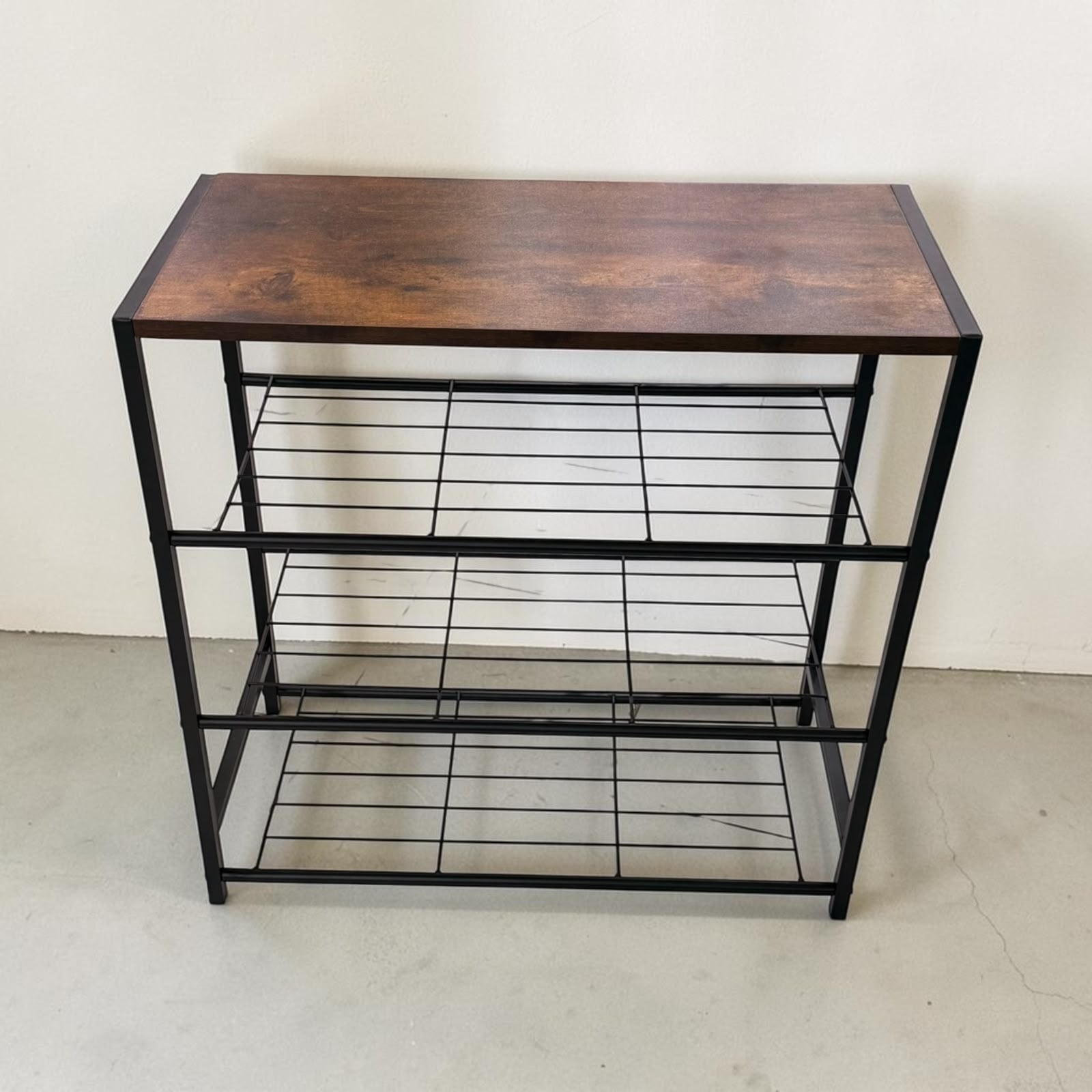 Mueble metálico con mesa de madera