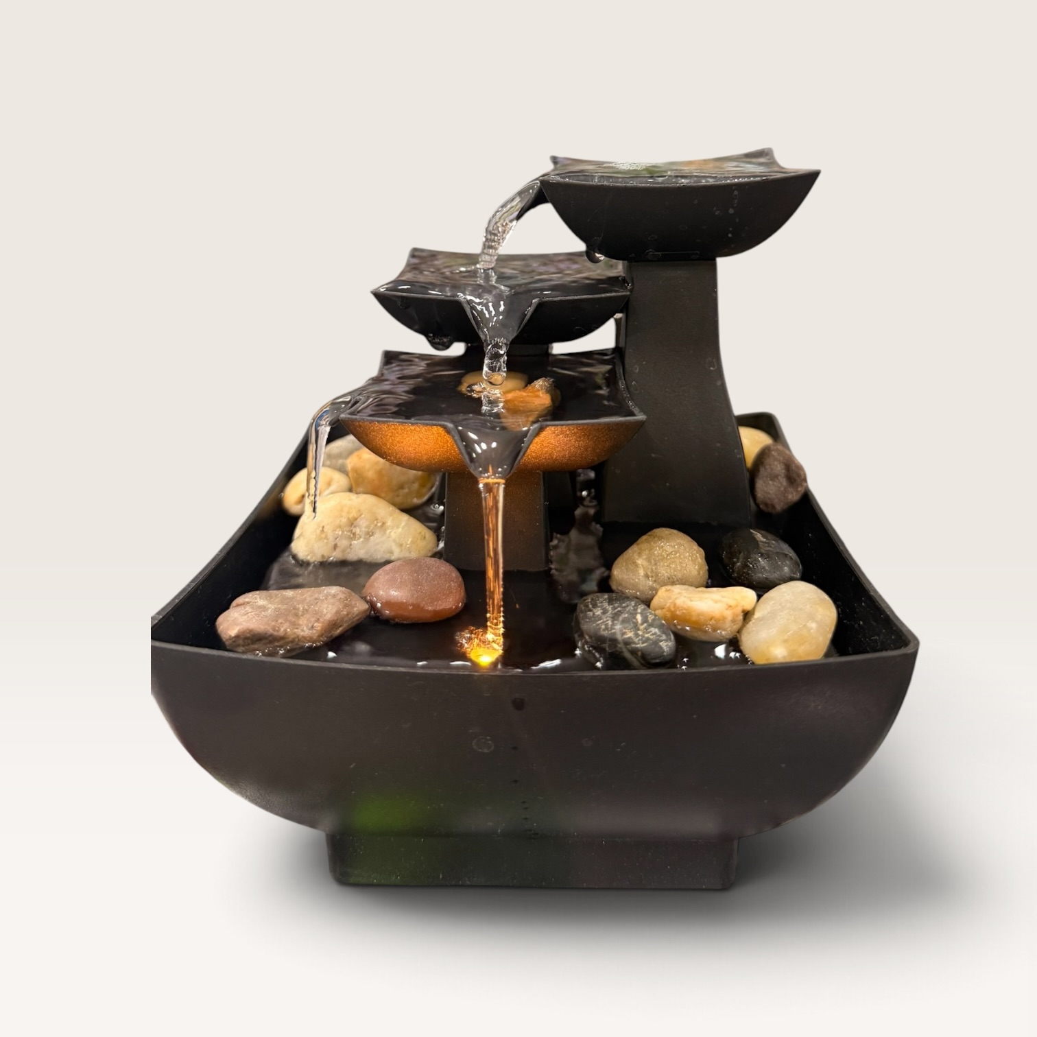 Fuente de agua de cerámica negra